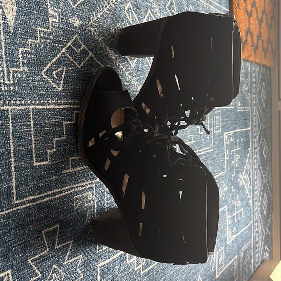 Vince Camino black heels - size 7.5 - Picture 2 of 3